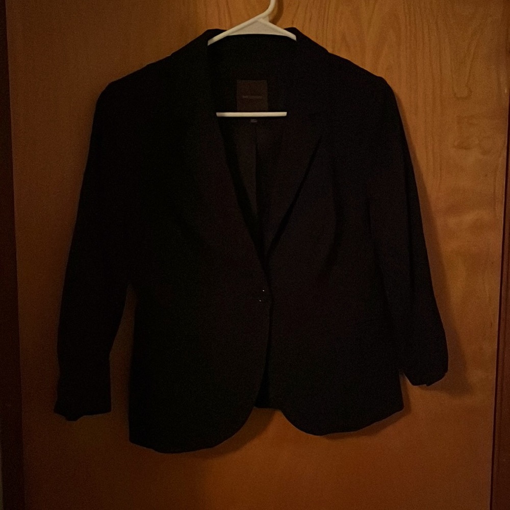 Limited black 3/4 sleeve blazer